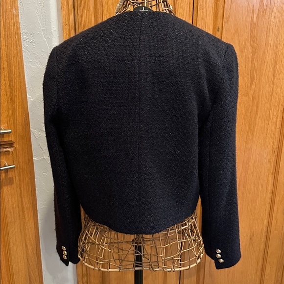 Tahari Navy Cropped Textured Women's Blazer with Gold Buttons, Suze 8. - Picture 3 of 7